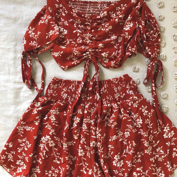 Red 2 piece set - Picture 2 of 3